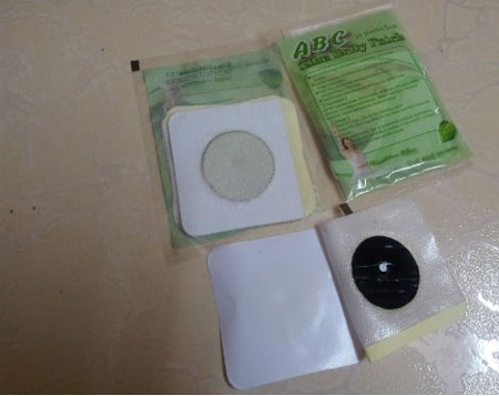 Làm đẹp “tốc hành” đón Tết: Coi chừng tiền mất, tật mang - 2 Miếng dán tan mỡ được nhiều chị em chọn giảm cân cấp tốc. Ảnh Nguyễn Cẩm