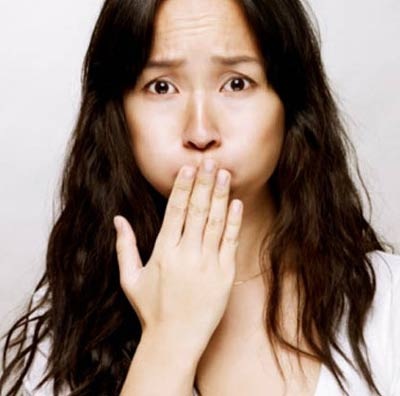 Hôi miệng cũng là biểu hiện của việc ăn không tiêu (Ảnh minh họa)