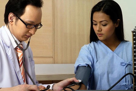 Đừng để “bệnh nhà giàu” ảnh hưởng đến “chuyện yêu” - 1 Đừng để “bệnh nhà giàu” ảnh hưởng đến “chuyện yêu”