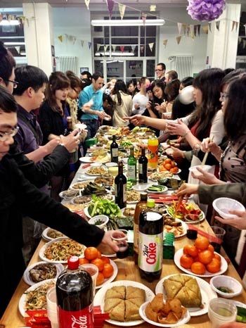 Hôi miệng cũng là biểu hiện của việc ăn không tiêu (Ảnh minh họa)