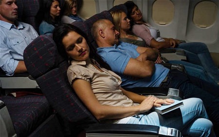 Mắc bệnh sau khi bay: Máy bay có phải là thủ phạm? - 1 Hành trình dài ẩn chứa nguy cơ mắc bệnh nhiễm trùng Photo: AP