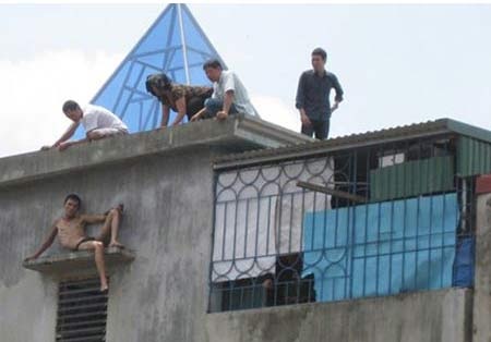 Một thanh niên phát “rồ” do “ngáo đá”