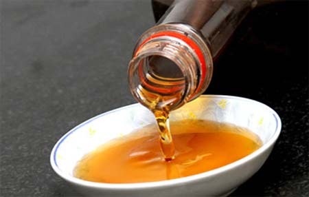 Nước mắm truyền thống hảo hạng: Đắt có xắt ra miếng? - 1 Nước mắm truyền thống luôn giữ được vị đích thực