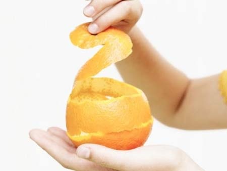 Những cách “trị” quầng thâm mắt đơn giản mà hiệu quả - 6 10. Nước ép cà chua cũng rất tốt. Bôi lên da quanh mắt và để 20 phút, sau đó rửa sạch.