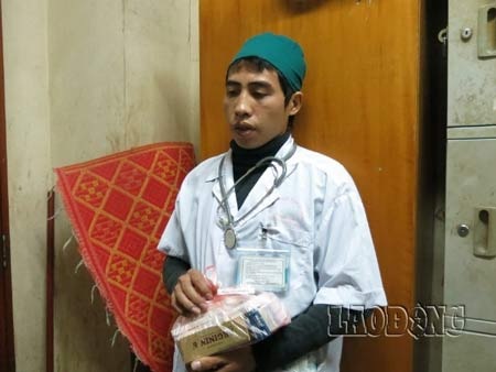 Bắt quả tang bác sĩ “dỏm” vào tận bệnh phòng lừa bệnh nhân ở BV Bạch Mai - 1 Giả danh BS da liễu đưa bệnh nhân đến khoa Chẩn đoán hình ảnh