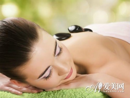 8 tiết lộ giúp sắc mặt đẹp như hoa - 2 Hưởng thụ spa- tắm
thư giãn