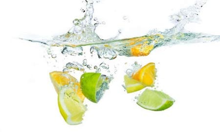 Những cách đơn giản để tăng cường chức năng gan - 1 Uống nhiều nước chanh