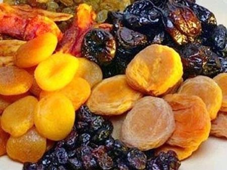 Nhấm nháp ô mai có thể ăn luôn chất độc vào người