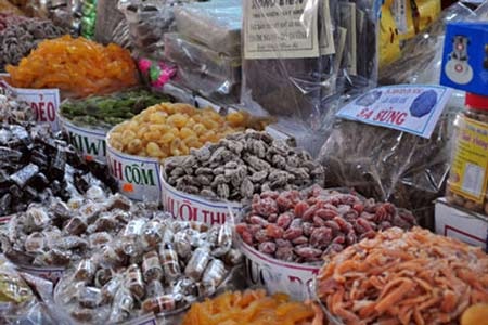 Ô mai nhập lậu được bày bán tràn lan ở chợ