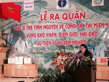 Lễ ra quân đưa bác sĩ trẻ tình nguyện về 62 huyện nghèo - 1 Bà Tòng Thị Phóng,