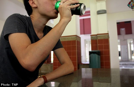 16 sai lầm dễ... mắc - 5 Sai lầm 5: Uống nước ngay sau khi đánh răng