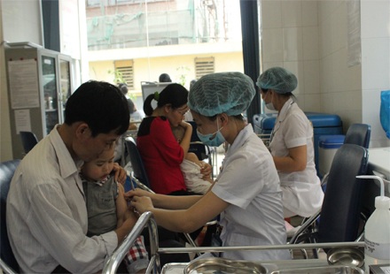 Trẻ sẽ được y tá chỉ định tiêm