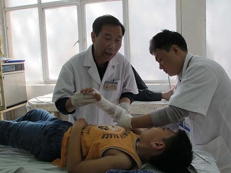 Các bác sĩ khuyên những người bị chấn thương nên đến bệnh viện điều trị