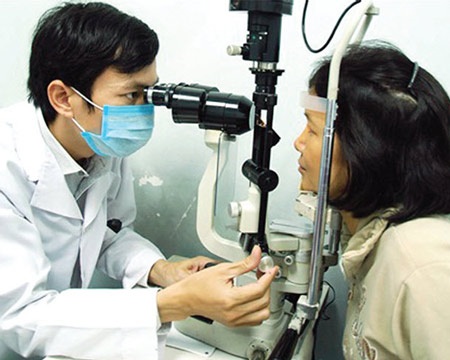 Bệnh lý võng mạc của người tiểu đường - 1 Người bệnh ĐTĐ nên kiểm tra mắt ít nhất 1 năm/lần.