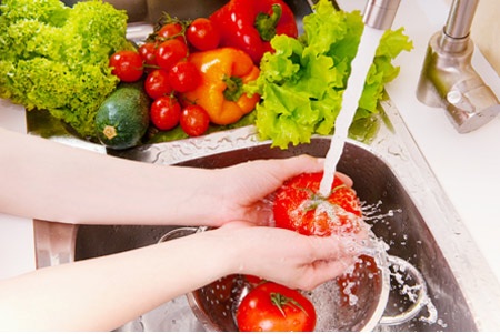 Rau củ quả tươi: Sử dụng thế nào cho an toàn? - 2 Quả tươi: