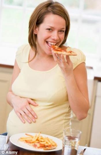Mẹ bầu ăn uống vừa đủ để con không béo phì! - 1 Mẹ bầu ăn uống vừa đủ để con không béo phì!
