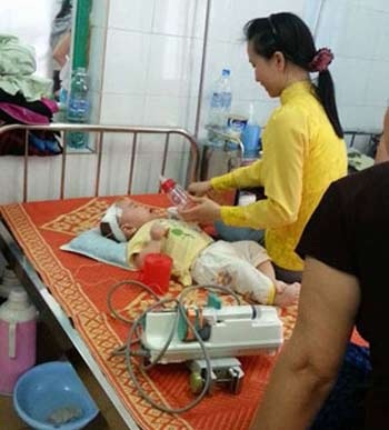Khoa Truyền nhiễm bệnh viện Nhi Hải Phòng chật kín trẻ mắc sởi - 2 Ảnh chụp trộm của PV Thu Hằng
