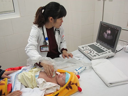 Viêm phổi, viêm phế quản: Coi chừng tim bẩm sinh! - 1 Siêu âm tim là một trong những phương pháp hiệu quả để phát hiện sớm bệnh tim bẩm sinh