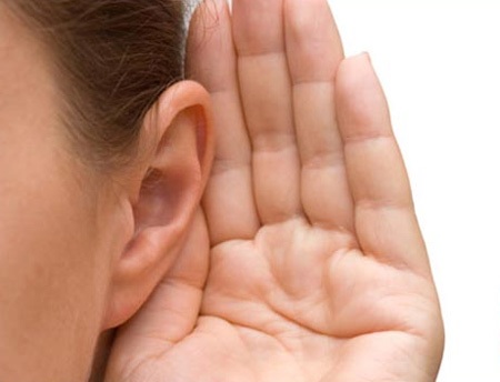“Hiểm họa” từ tăm bông - 1 Khốn khổ vì bông dính trong tai
