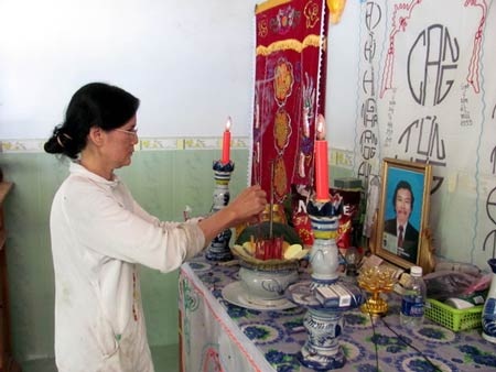 Kỷ luật bác sĩ “lơ là” khiến bệnh nhân tử vong - 1 Khi hồ sơ chuyển viện chưa hoàn thành thì bệnh nhân Nam đã tái mặt và tử vong