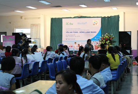 Nâng cao nhận thức về sức khỏe sinh sản cho nữ công nhân