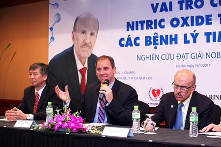 Tăng huyết áp vẫn chưa được khống chế và kiểm soát tốt - 2 Ông Tom Brisinger, Trưởng đại diện công ty Menarini chia sẻ về các hoạt động của công ty