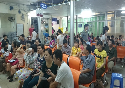 Vắc xin ngừa thủy đậu: Vì sao nơi có, nơi không? - 1 Điểm tiêm chủng 131 Lò Đúc chiều ngày 16/5