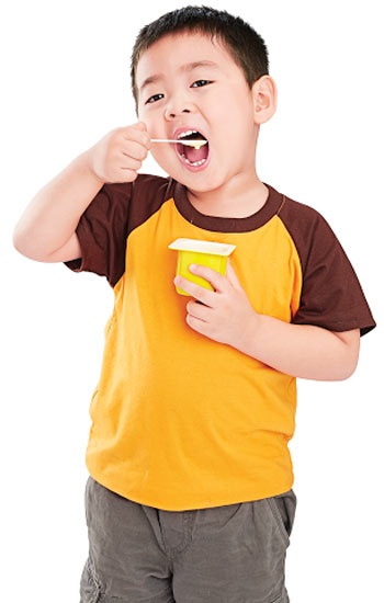 Cần lựa chọn cho trẻ những loại thực phẩm phù hợp cho trẻ với một chế độ dinh dưỡng cao và cân bằng