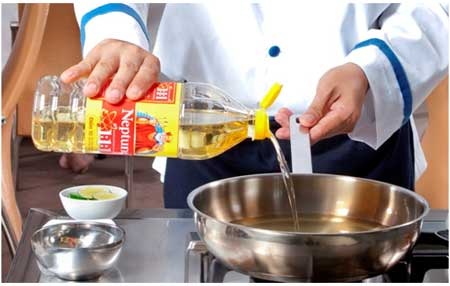 Chọn dầu ăn đúng cách là góp phần bảo vệ sức khỏe