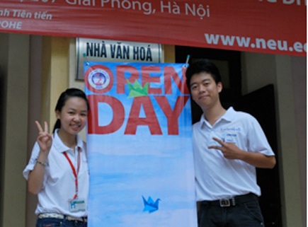 Ngày hội thông tin về các chương trình đào tạo bằng tiếng Anh tại Đại học Kinh tế Quốc dân - 1 Sinh viên
Chương trình Cử nhân quốc tế trong vai trò tư vấn viên tại Ngày hội thông tin