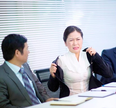 Suy nhược cơ thể vì triệu chứng tiền mãn kinh, mãn kinh - 1 Bốc hỏa, mất ngủ ɬàm ảnh
hưởng nghiêm trọng đến cuộc sống