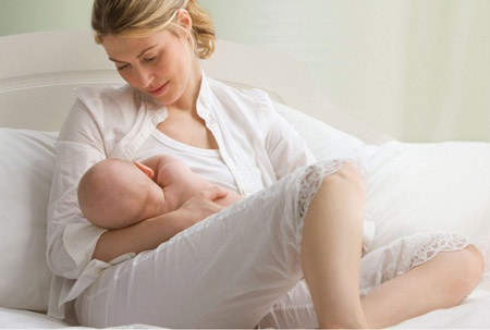 Trẻ bú mẹ hiếm khi nào bị táo bón