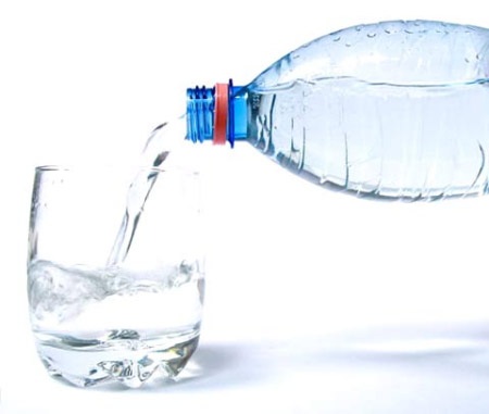 Uống nước giúp giảm đau lưng - 1 Nghiên cứu sơ bộ cho thấy uống