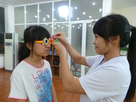 Cận cảnh phương pháp tập luyện mắt điều trị tật khúc xạ - 3 Số mắt kính được điều chỉnh trong từng buổi tập