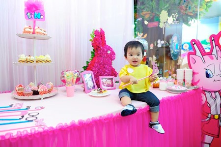 Bé Thỏ xinh đẹp trong buổi tiệc Ngày Tình bạn.