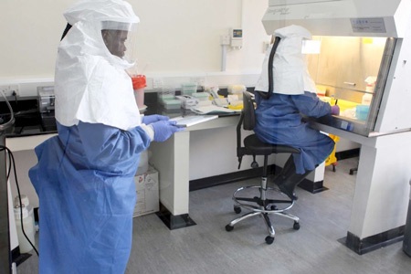 Tổ chức Y tế thế giới tuyên bố tình trạng khẩn cấp do vi rút Ebola - 1 TS Phu cho biết, trước thông tin