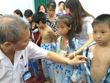 Lần đầu tiên “vá tim” không cần "bổ" dọc xương ức - 1 Lần đầu tiên “vá tim” không cần bổ dọc xương ức