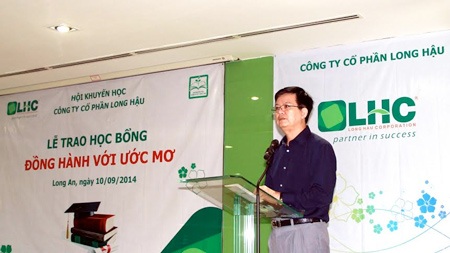 Trao học bổng “Đồng hành với ước mơ” lần 7 năm học 2014-2015 - 1 Trao học bổng “Đồng hành với ước mơ” lần 7 năm học 2014-2015
