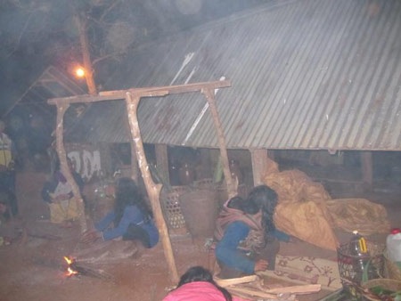 Hơn 100 người ngộ độc trong đám tang, người còn lại vẫn ngồi nhậu - 1 Bữa nhậu trong đám tang của người địa phương (ảnh minh họa)