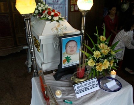 Bé 2 tháng tuổi tử vong bất thường - 1 Bé 2 tháng tuổi tử vong ɢất thường