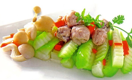 Cảnh báo: Nguy hiểm khi ăn bí đao không đúng cách - 8 Nên nhớ, trong các món rau sống người Việt mà ông bà ta ăn,
không có món bí đao sống.