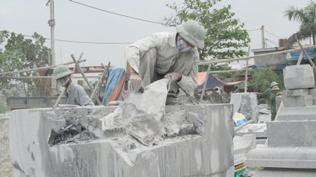 Đổ bệnh vì khói bụi - 2 Không khí chứa nhiều khói bụi độc hại do phương tiện cơ giới
phát thải, nhất là ở những đô thị lớn