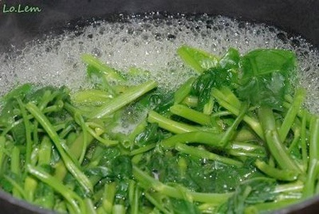 Đậy hay mở vung khi nấu, luộc rau? - 1 Đậy hay mở vung khi nấu, luộc rau?