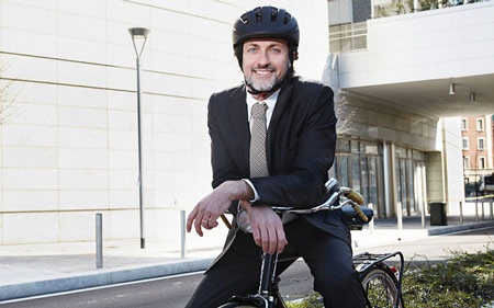 Đi làm bằng xe buýt hoặc tàu điện vui hơn lái xe riêng