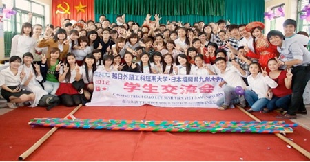 Cao đẳng Ngoại ngữ - Công nghệ Việt Nhật xét tuyển nguyện vọng bổ sung năm học 2014-2015 - 5 Buổi ɧiao lưu văn nghệ
sinh viên CNC và Sinh viên Nhật Bản