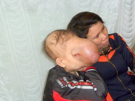 Bất ngờ gặp lại “cậu bé không có mặt” - 5 Lê Trung Tuấn khi còn là 1 em bé