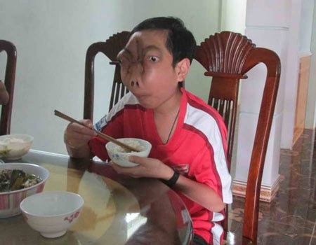 Bất ngờ gặp lại “cậu bé không có mặt” - 9 Lê Trung Tuấn khi còn là 1 em bé