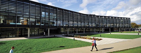 Nhiều trường đại học tại vương quốc Anh cấp học bổng - 12 Thầy James Banner, Đại diện tuyển sinh trường ĐH Kent