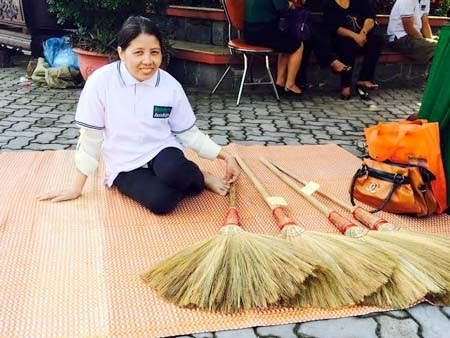 Ngày Sức khỏe tâm thần thế giới: Sống chung với bệnh Tâm thần phân liệt - 3 Một số hình ảnh tại hội chợ cho bệnh nhân tâm thần và động kinh tại TP Huế