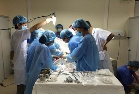 Lần đầu tiên sinh mổ thành công tại… Viện Huyết học & Truyền máu TƯ - 1 Lần đầu tiên sinh mổ thành công tại bệnh viện… Huyết học & Truyền máu TƯ
